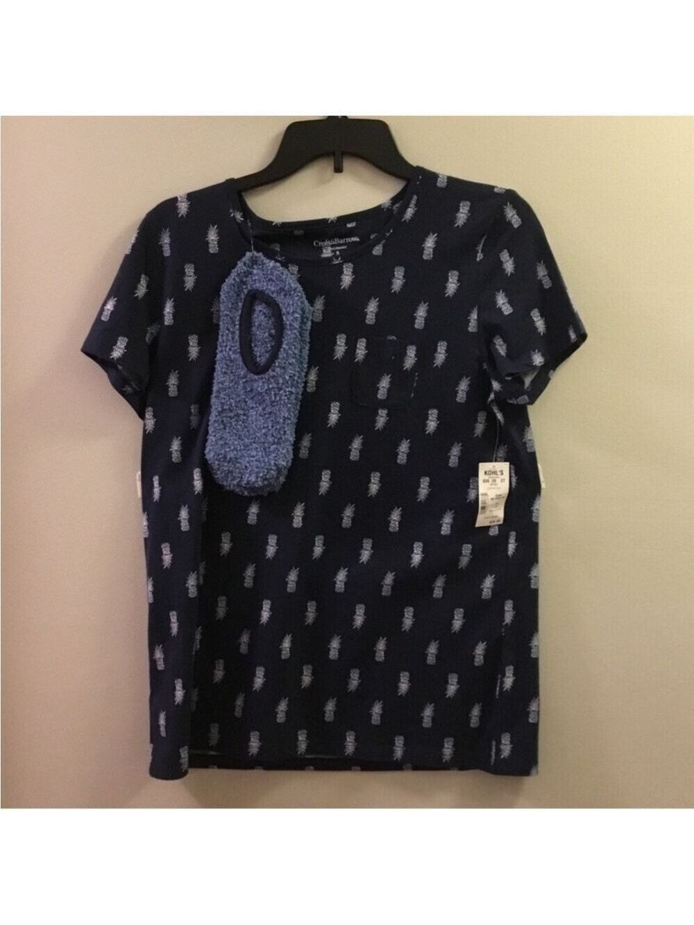 Croft & Barrow sleep tee with matching slipper socks Womans size Small - Picture 12 of 13